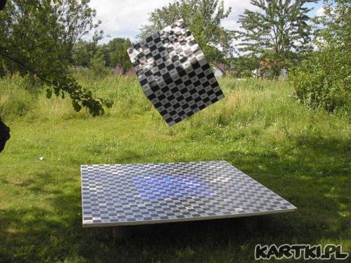 instalacja w ogrodzie