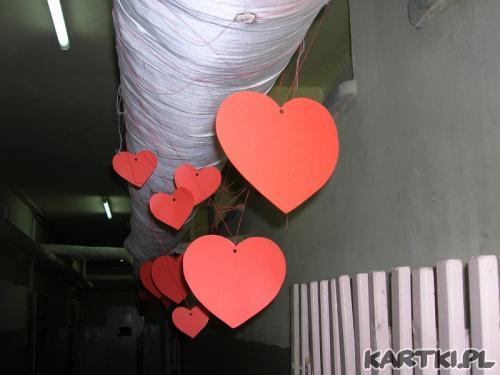 Nawet w najgorszych miejscach, rodzi się miłość....